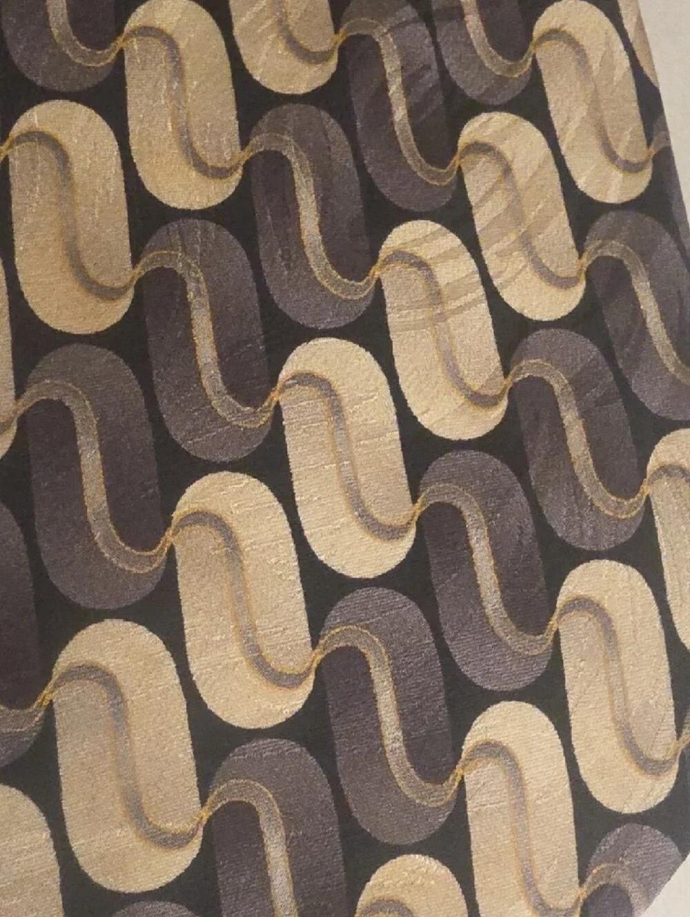 Di MoGGio Silk Hand Made Black and Gold Wave-Pattern Men's Tie 4 Inches Wide